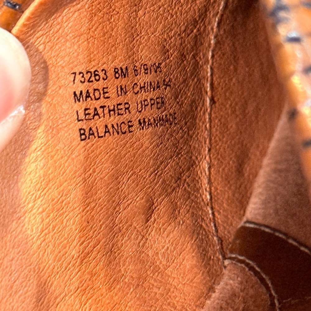 Women’s CLARKS Artisan brown leather woven mules- Size 8 - Picture 7 of 7